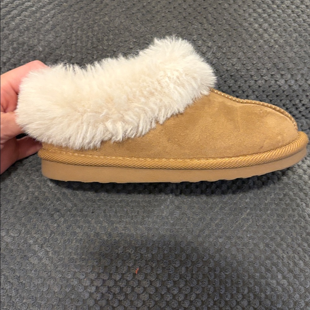 Girls Cat & Jack Fur-Lined Slippers - Picture 7 of 16